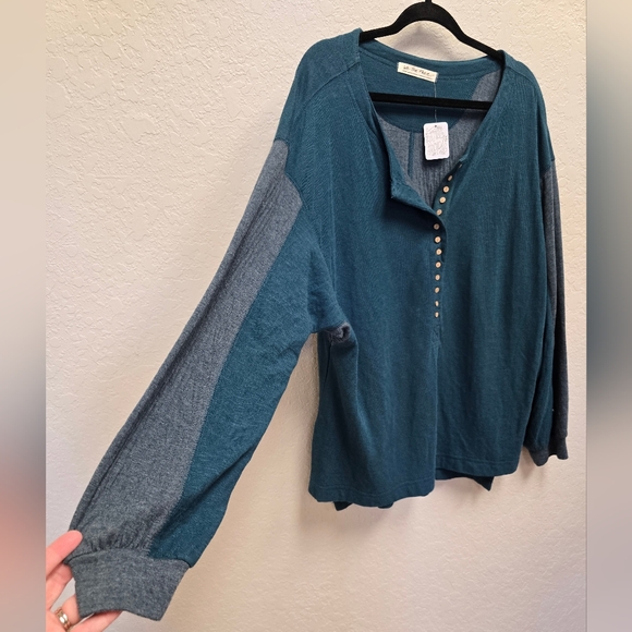 Free People NWT Oversized Back at it Henley Thermal Blue Green Size Large - Picture 2 of 6